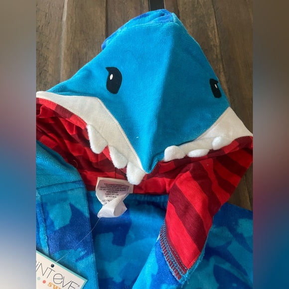 FREE MINI BACKPACK 🌞✨🦈 boys robe swim trunks upf 50 baby shark backpack size 5 - Picture 4 of 7